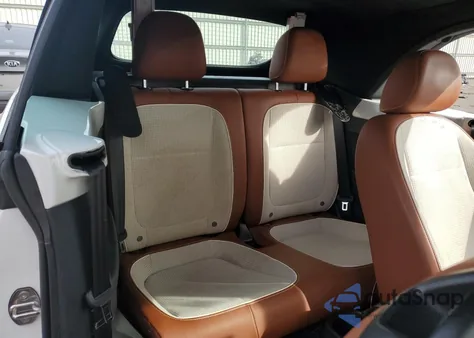 2015 Volkswagen Beetle 1.8T z USA, uszkodzony, nr VIN 3VW517AT8FM809530